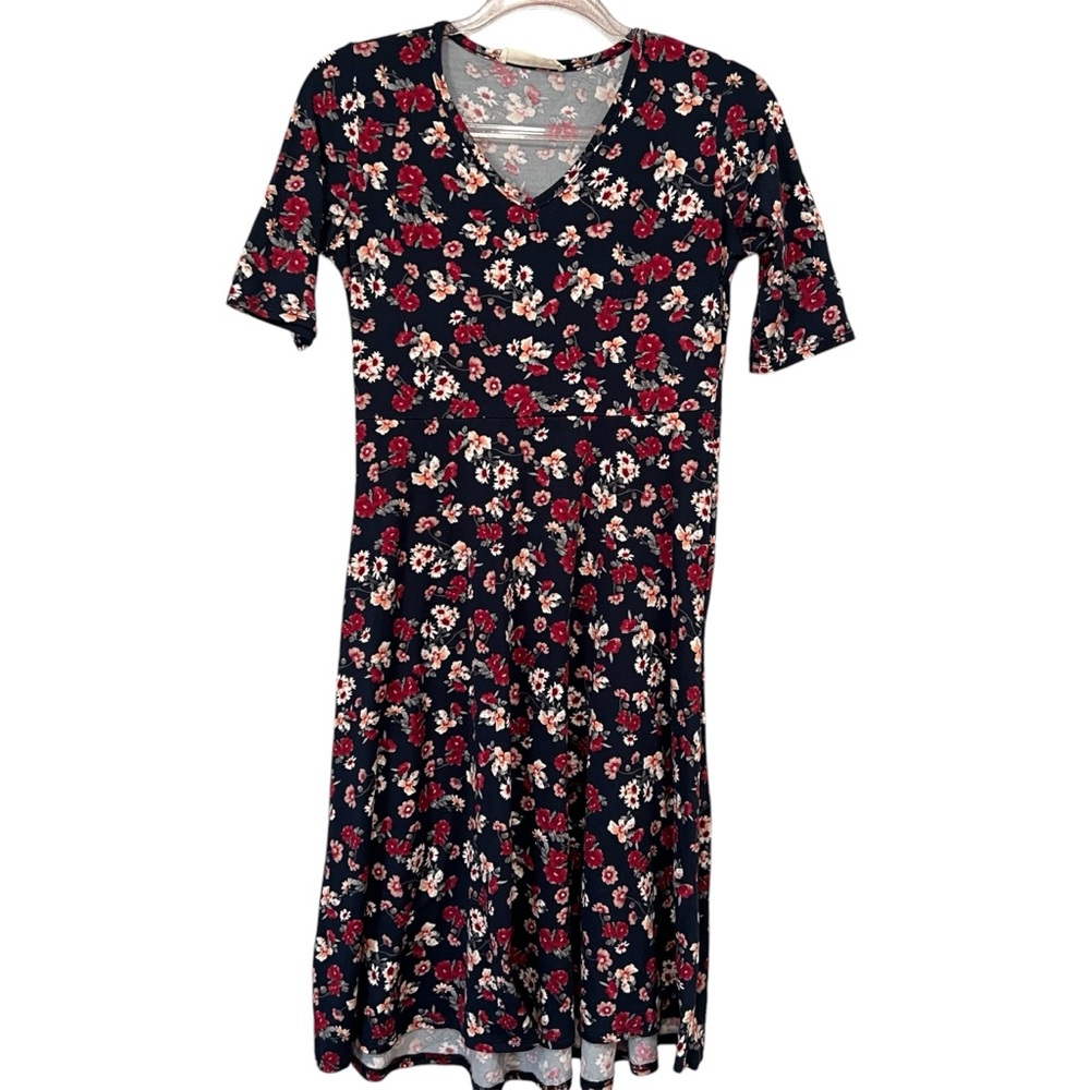 Flora midi‎ floral v neck middi dress size S
Cottagecore floral romantic spring